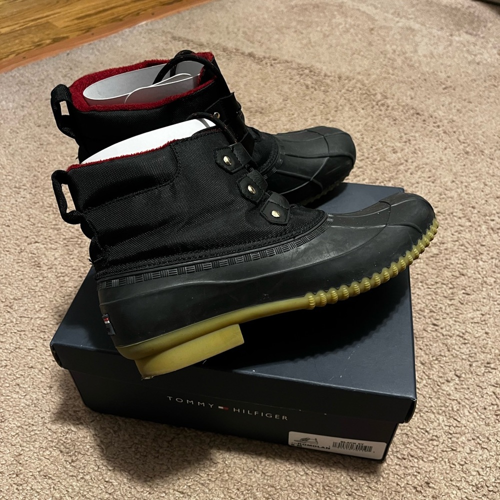 Tommy Hilfiger women’s size 8 Rain boots